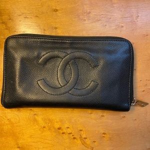 CHANEL Caviar Skin Long Zip Around Wallet Black